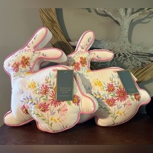 Lillian August bunny decorative Pillow set